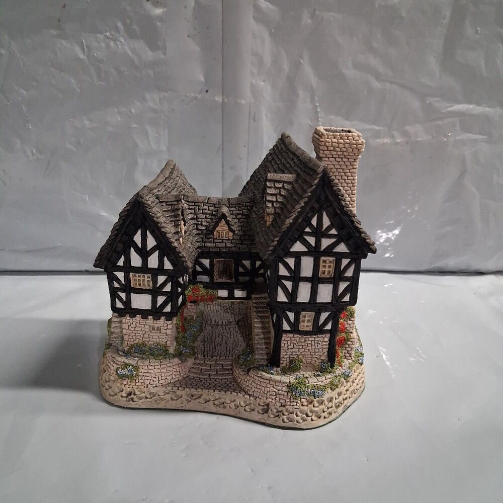 David Winter Cottages 1981 Tudor Manor House with Box & COA